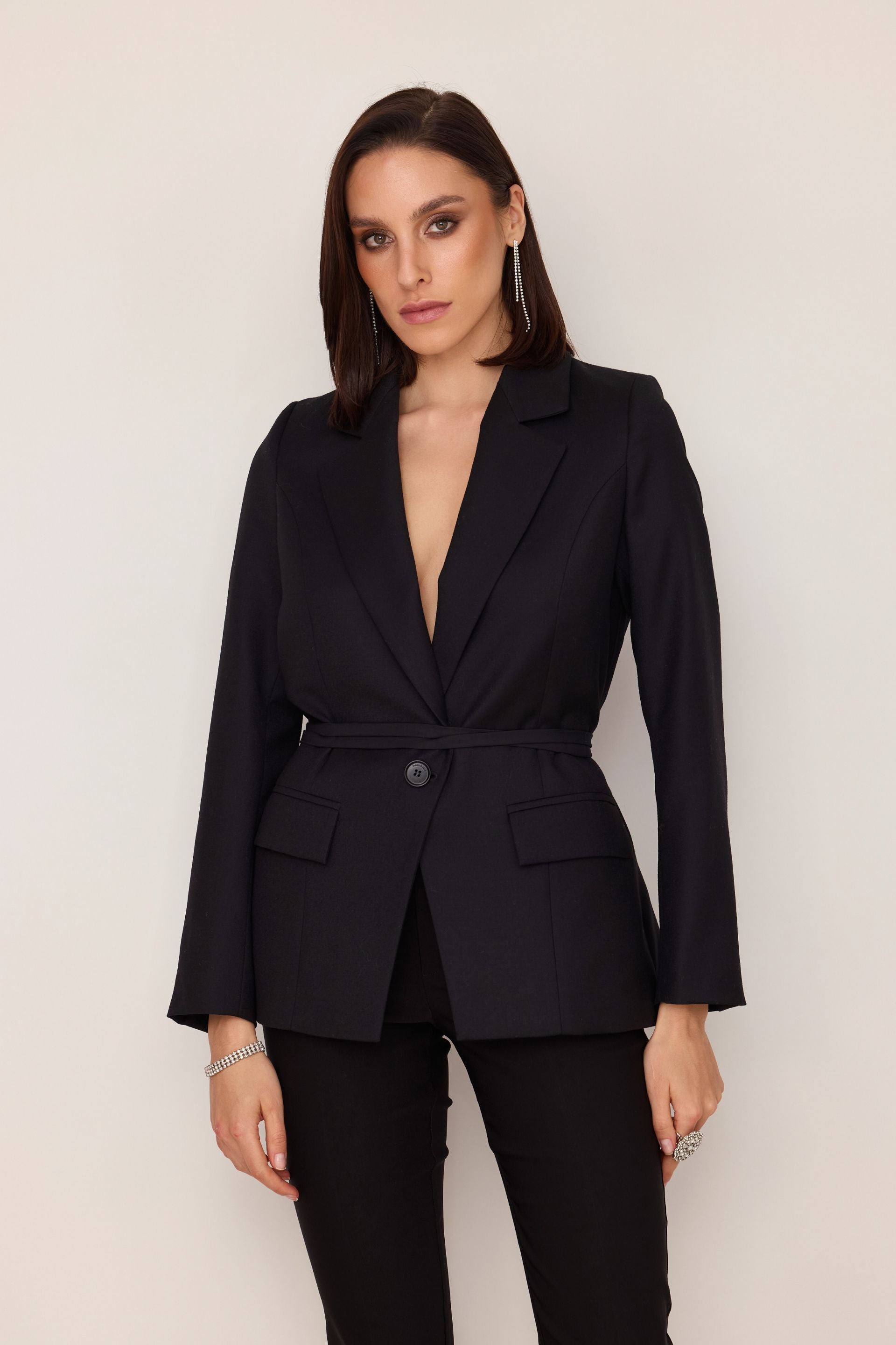 Wełniana marynarka z dodatkowym paskiem