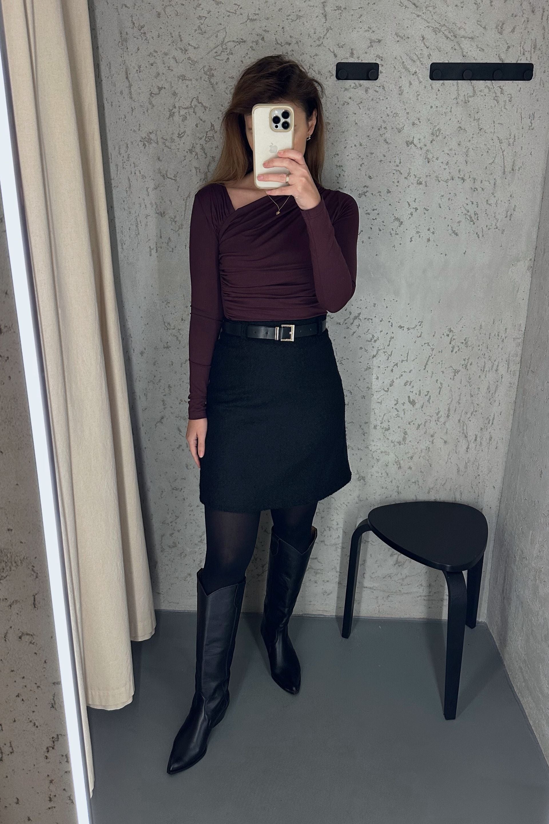 Bluzka z asymetrycznym dekoltem i drapowaniem z długim rękawem wiśniowa