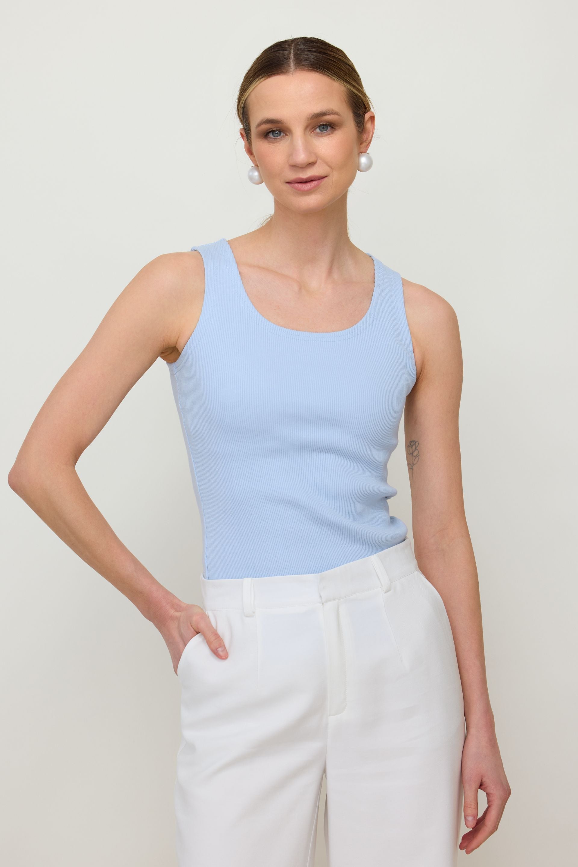 Top z prążkowanej bawełny baby blue