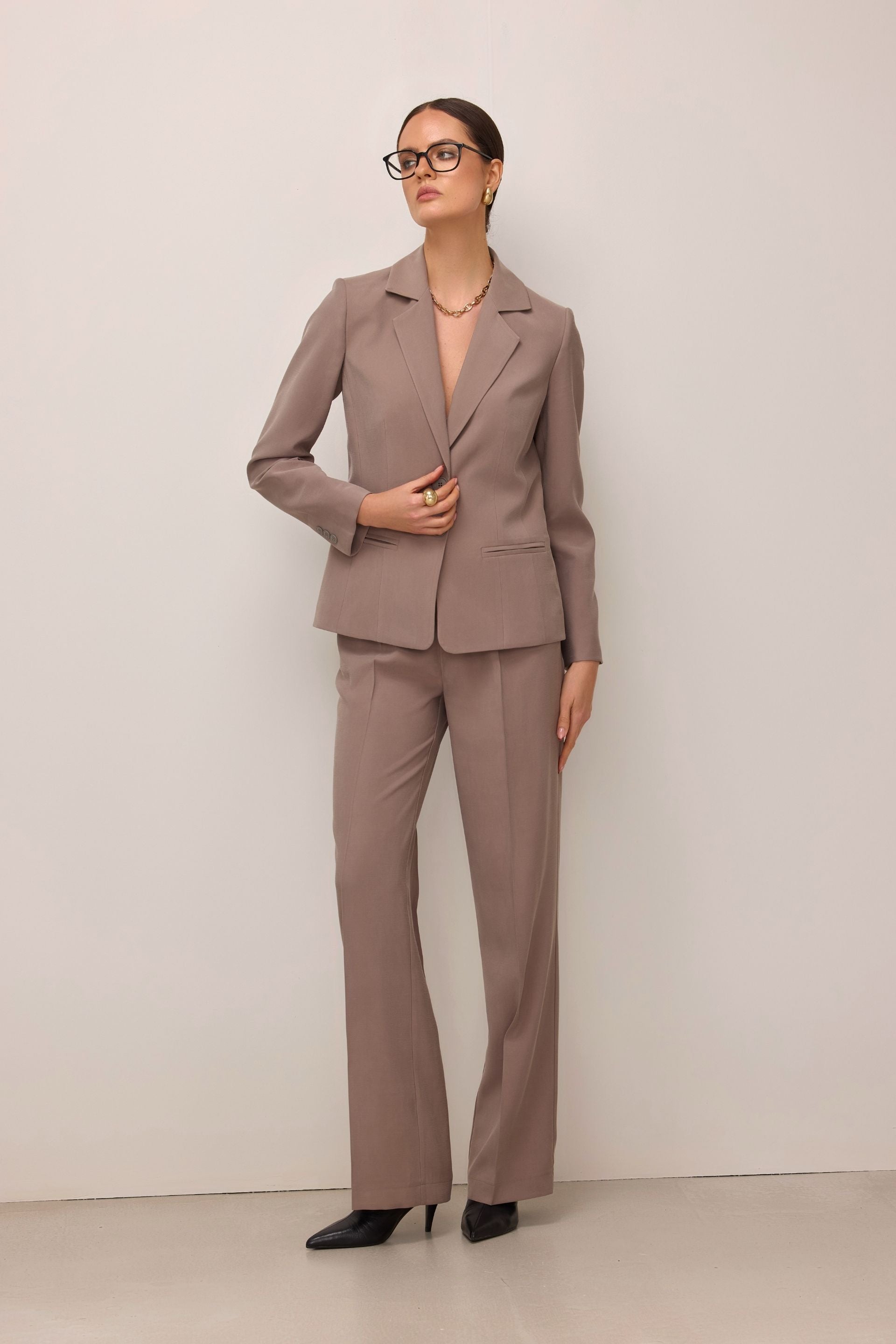 Taliowana marynarka na dwa guziki taupe