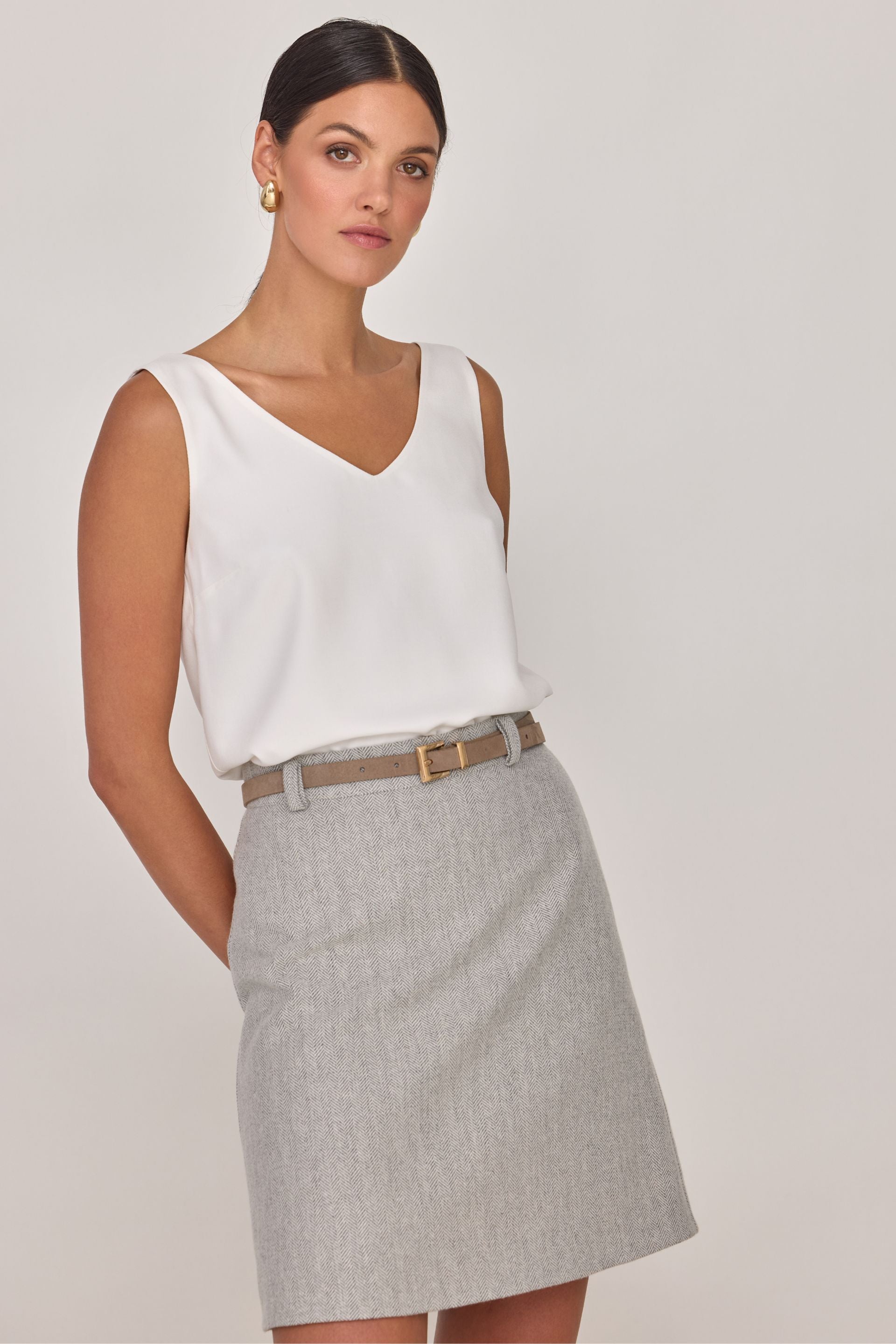 Wełniana spódnica z dodatkiem jedwabiu w jodełkę szara