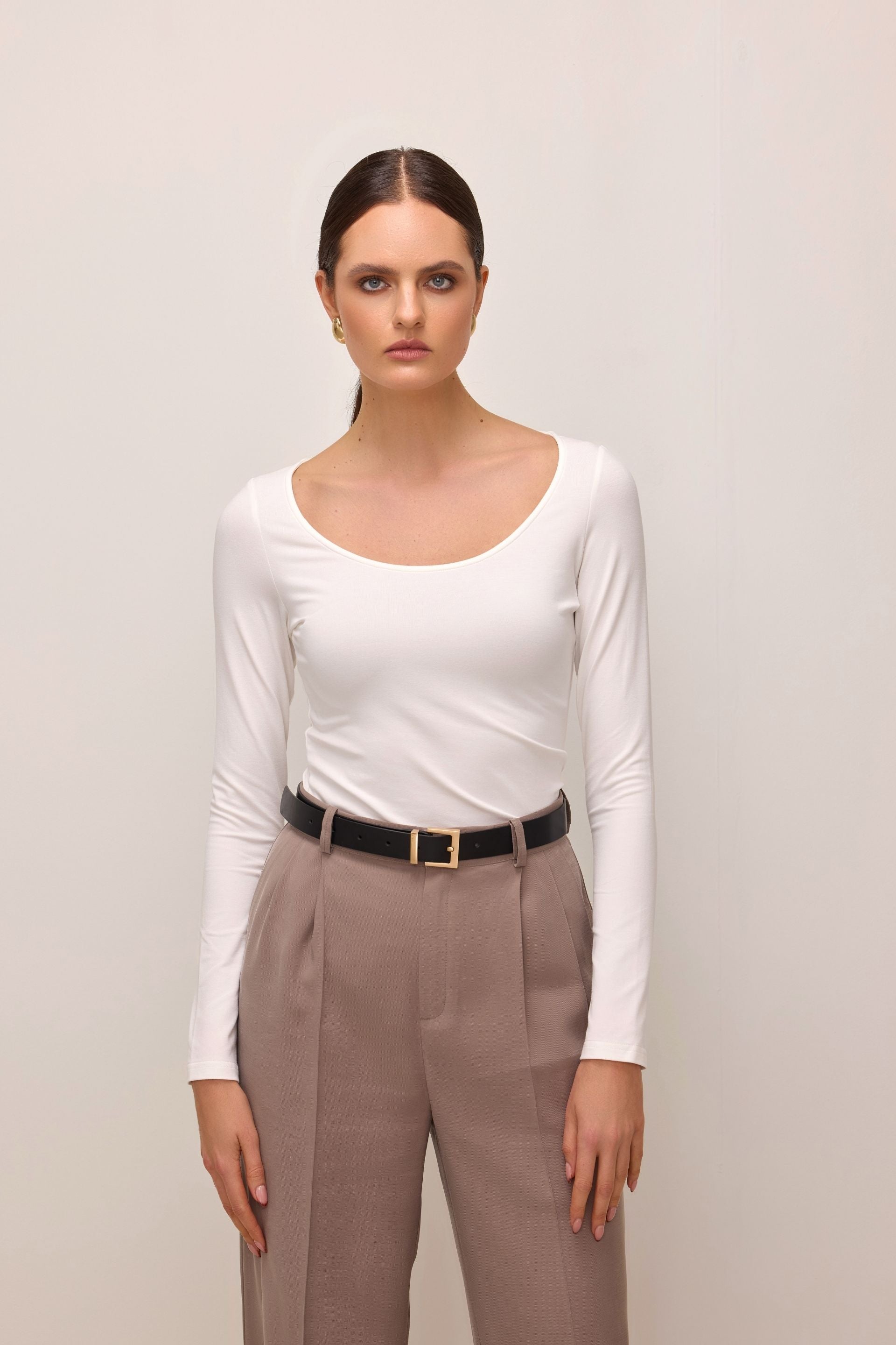 Bluzka z dużym okrągłym dekoltem śmietankowa