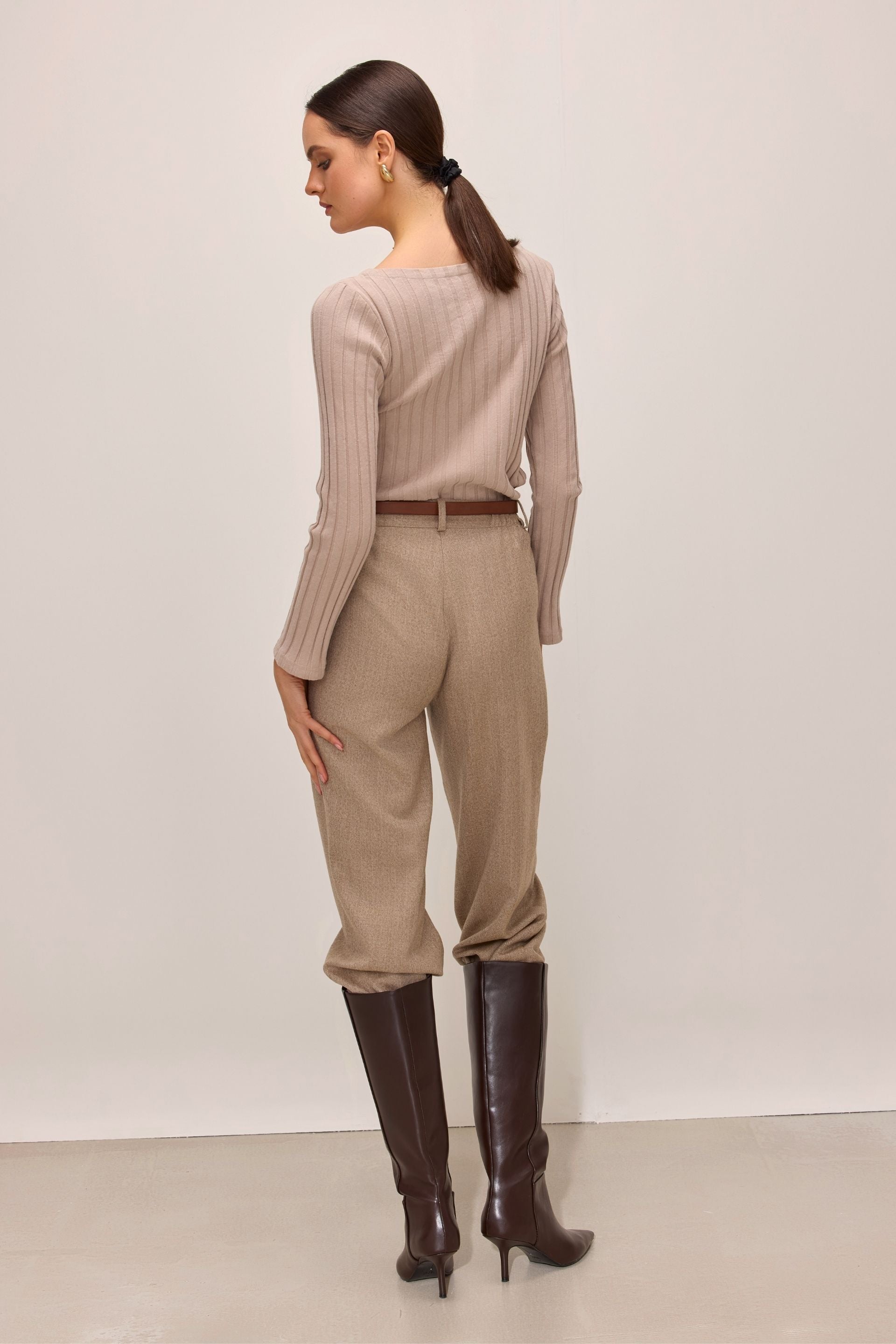 Ribbed taupe cotton sweater