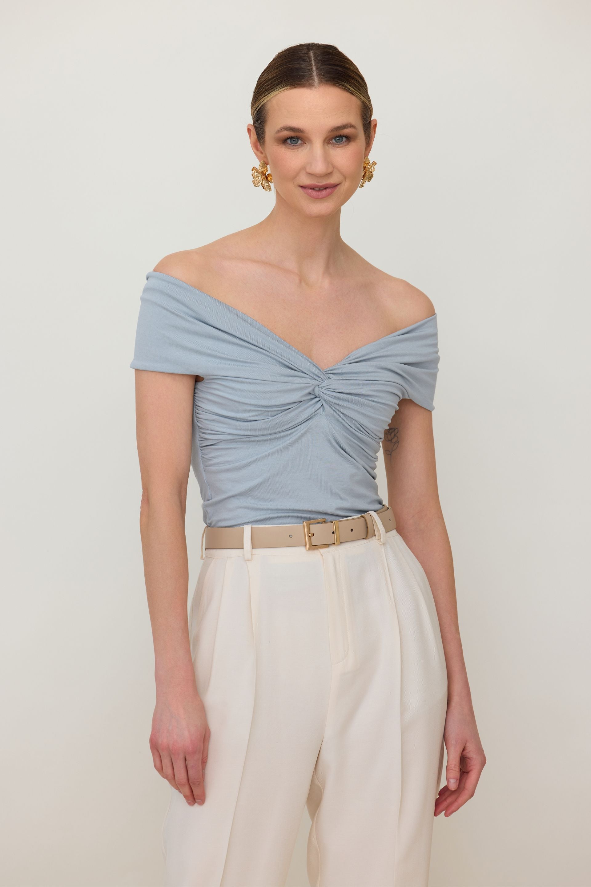 Bluzka bez ramion z zawinięciem baby blue