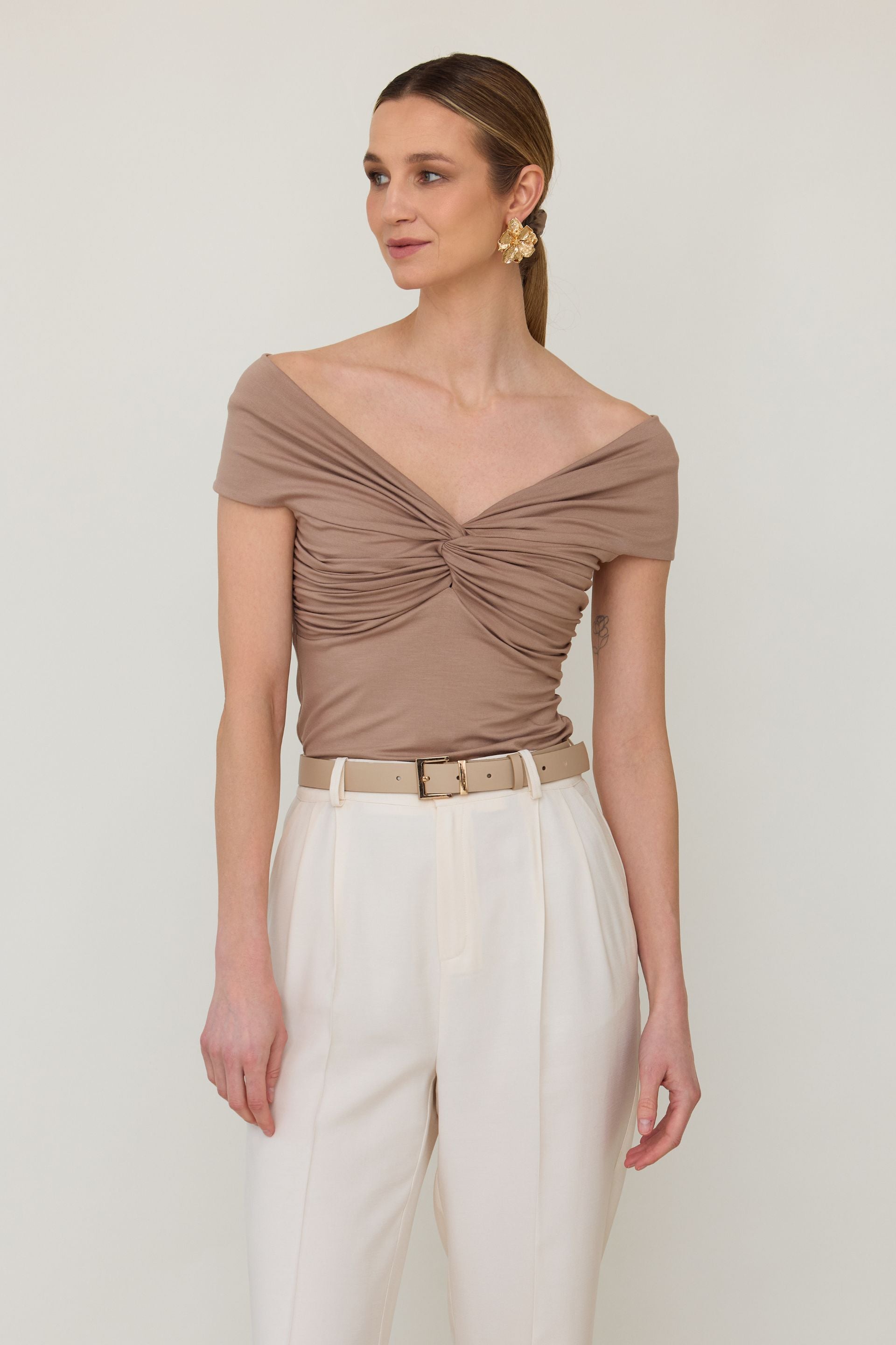 Bluzka bez ramion z zawinięciem cappucino