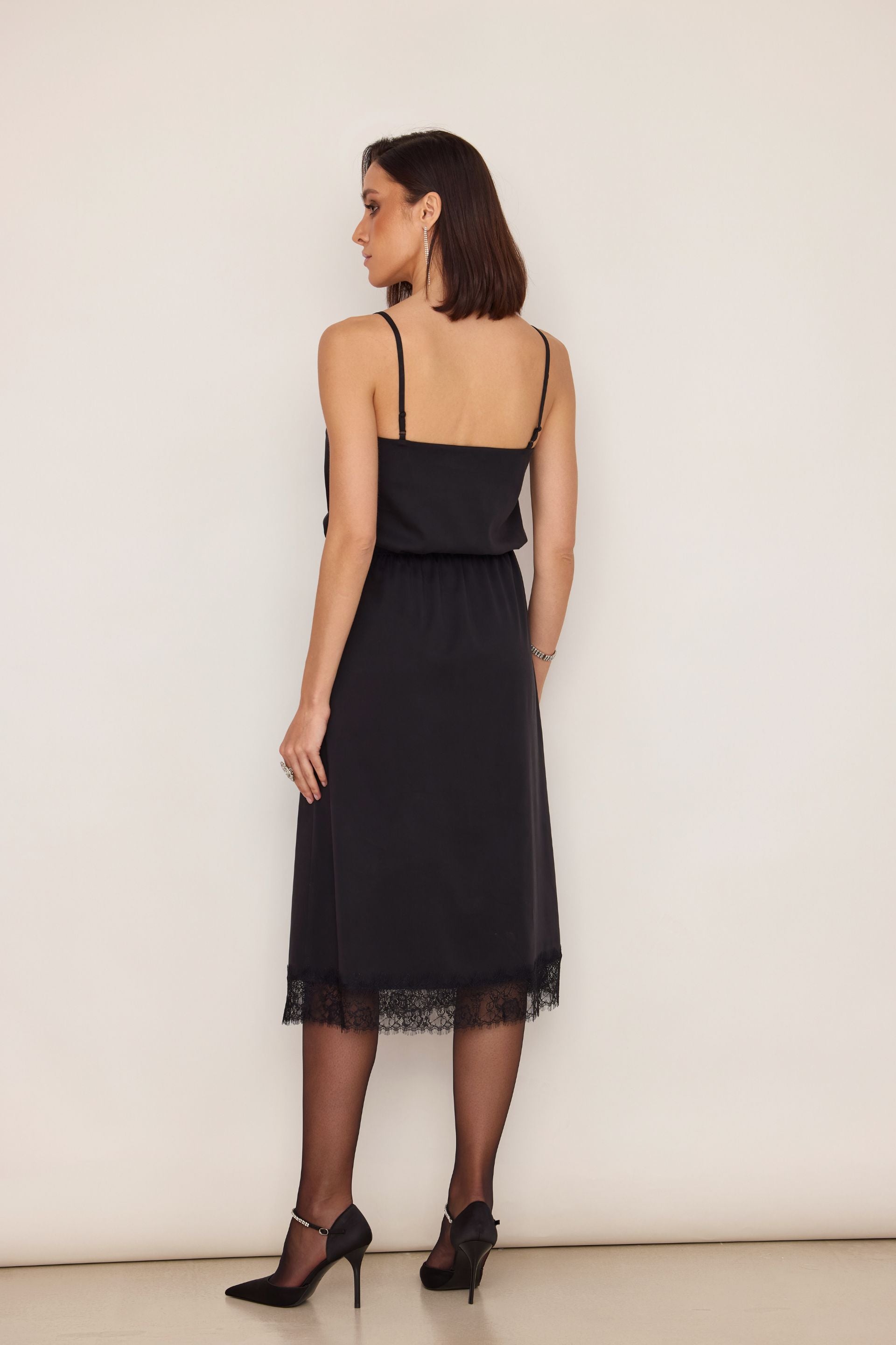 Sukienka na ramiączkach midi z koronką