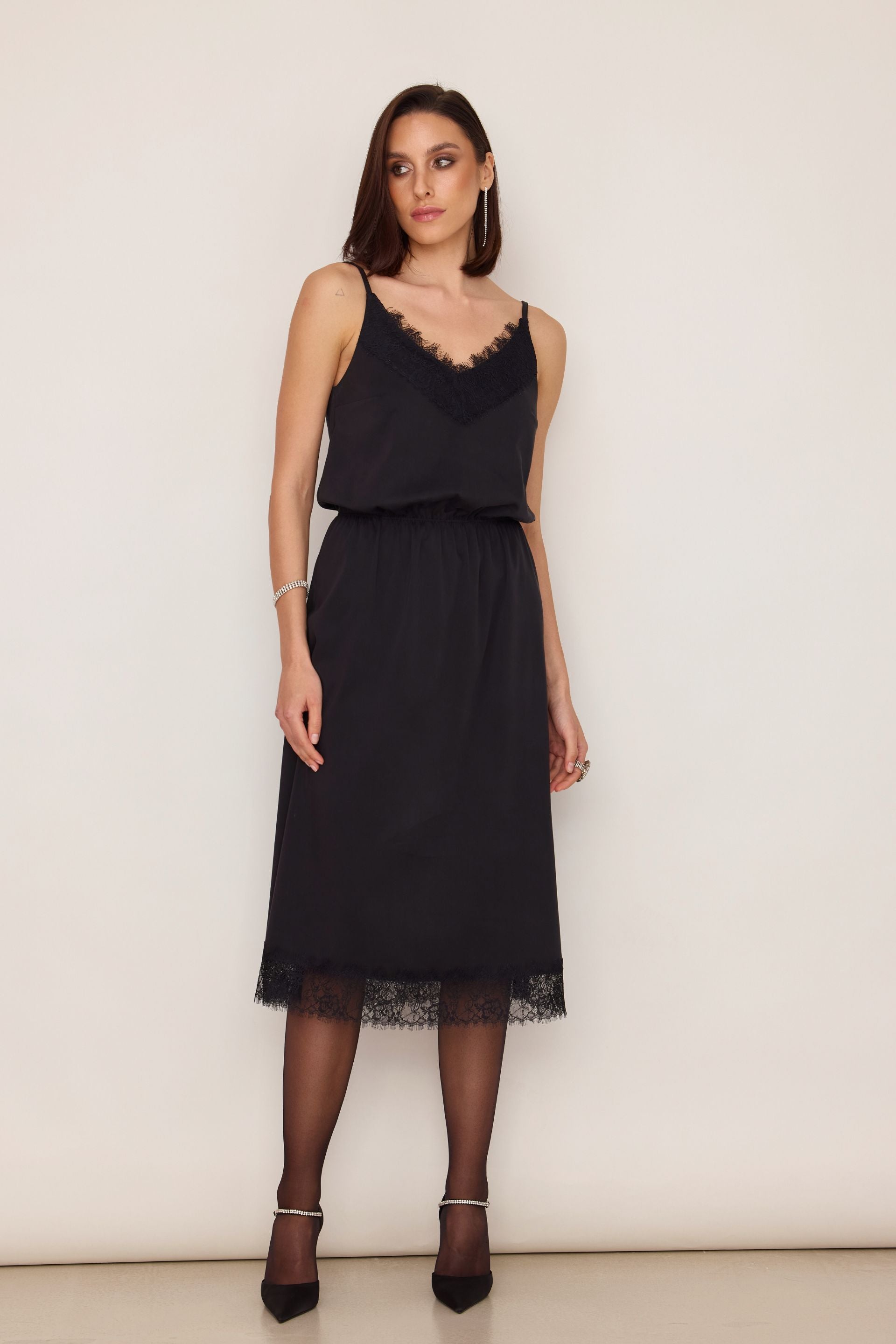 Sukienka na ramiączkach midi z koronką