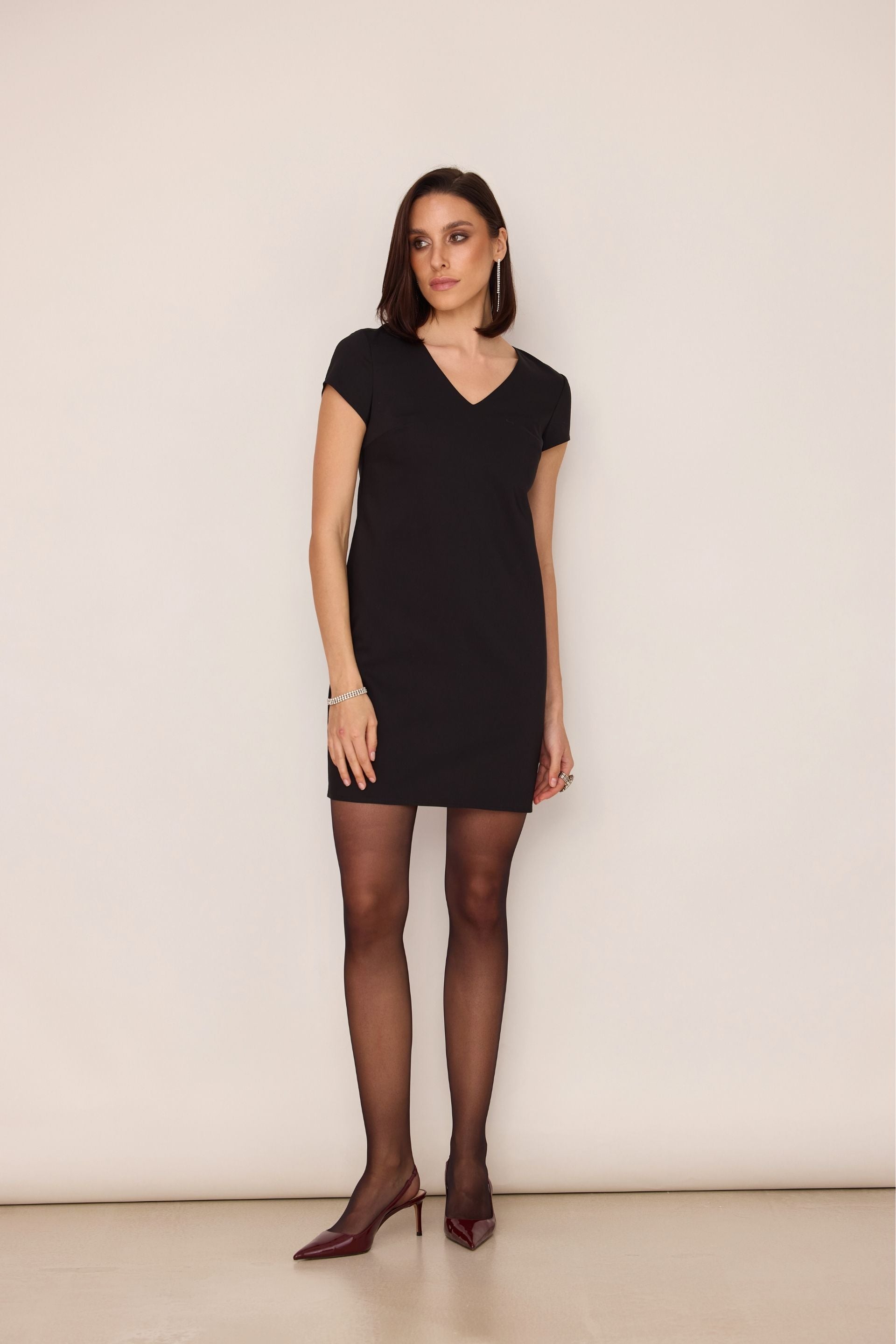 Elegancka sukienka mini czarna