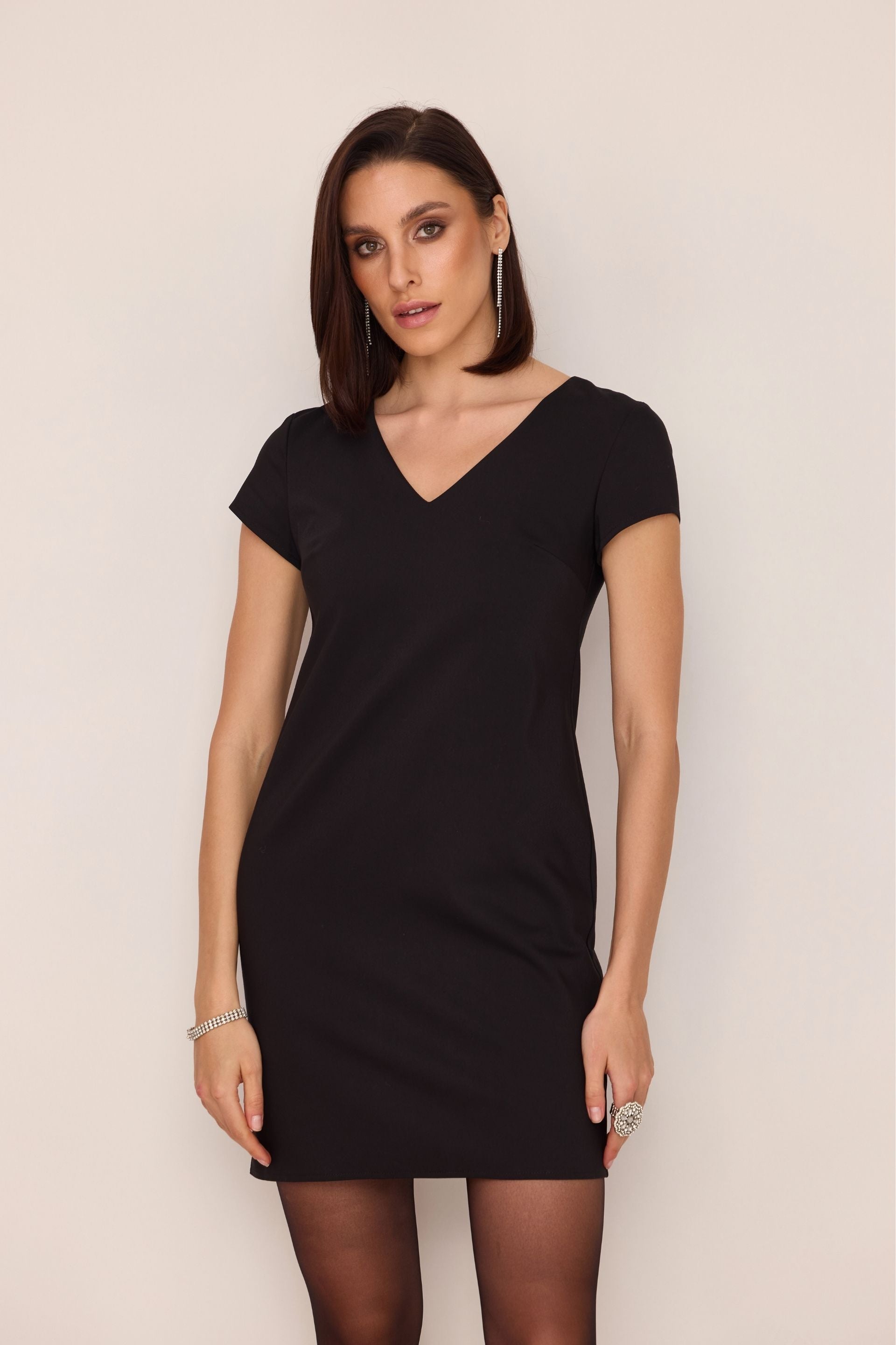 Elegancka sukienka mini czarna