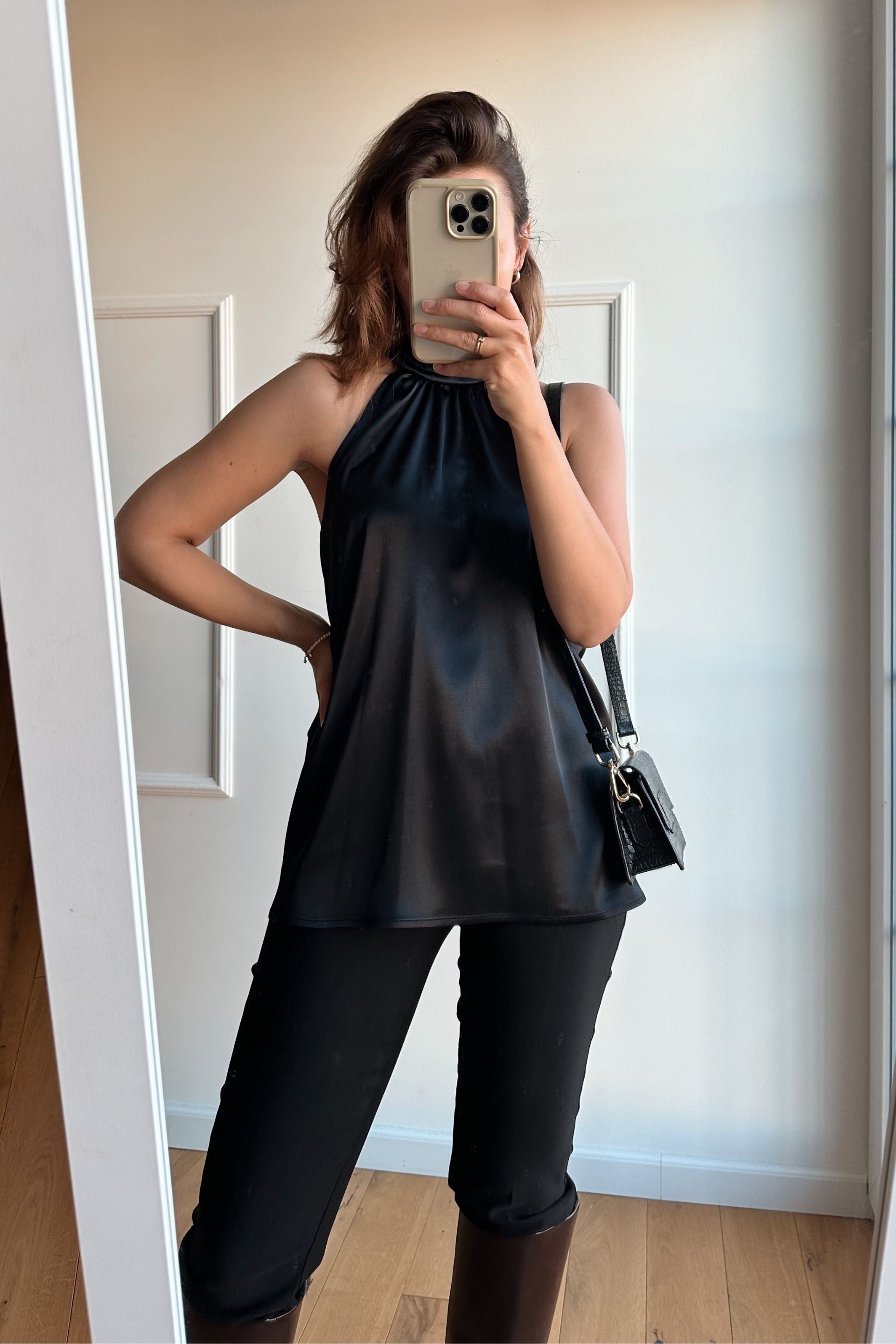 Elegancki top z dekoltem halter czarny