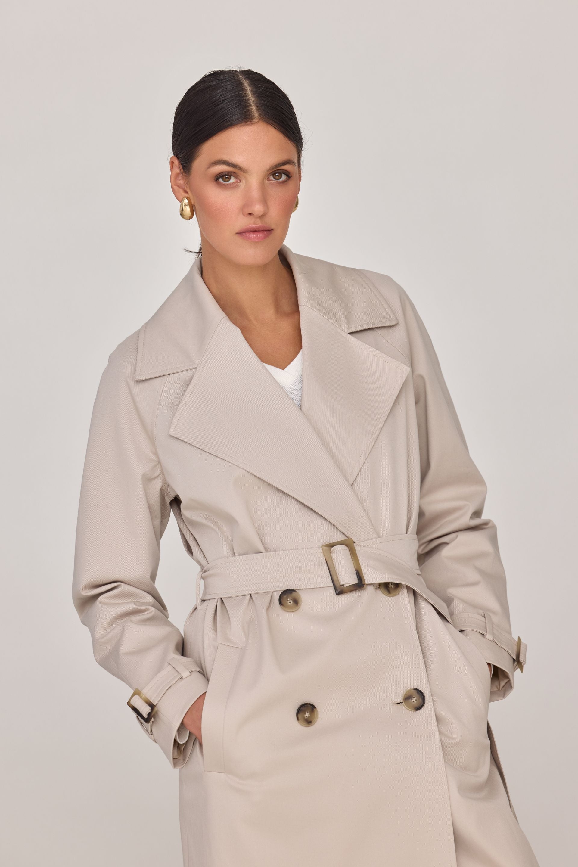 Długi dwurzędowy trencz piaskowy beż