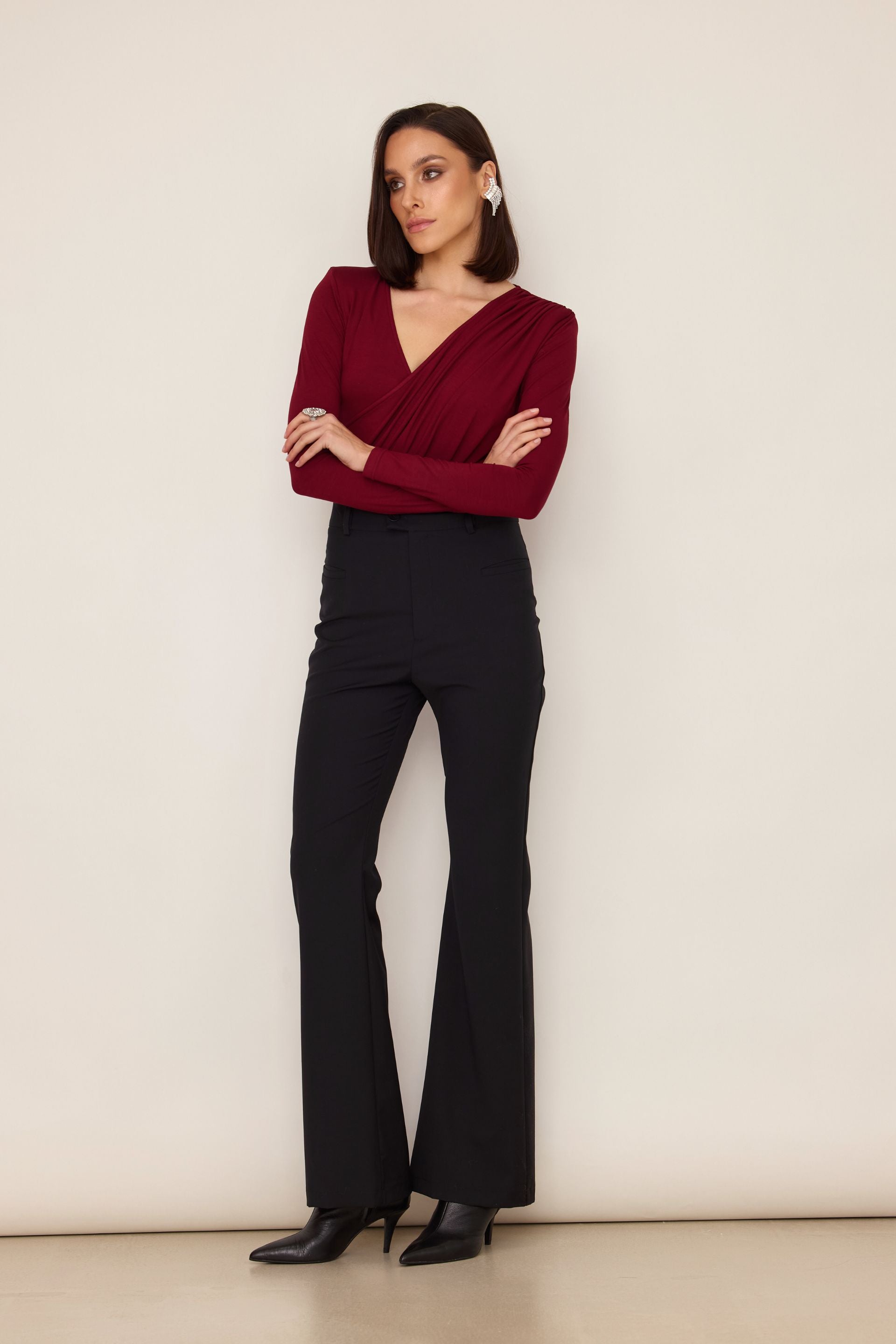 Wełniane spodnie z wysokim stanem czarne