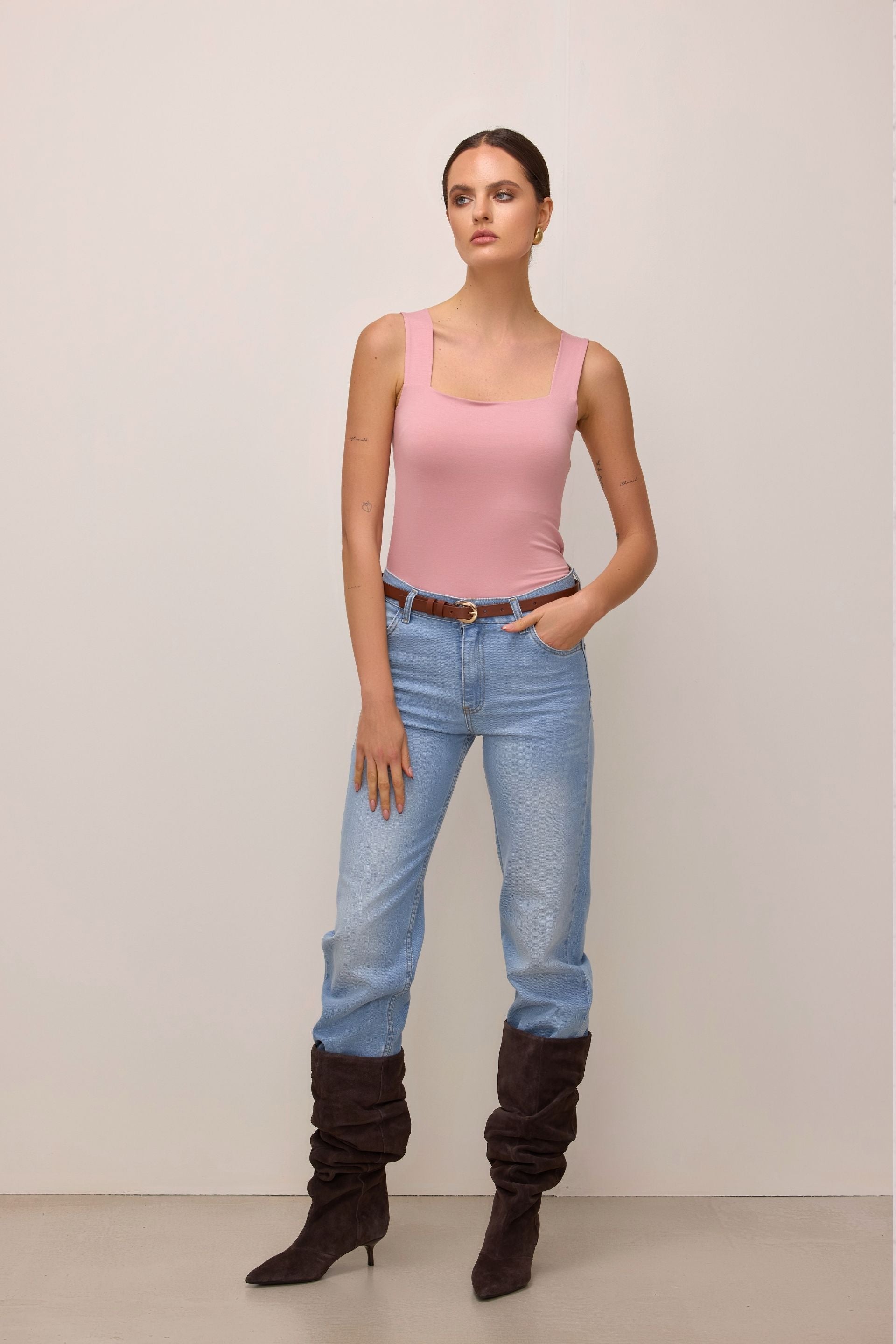 Bluzka na ramiączkach z kwadratowym dekoltem różowa