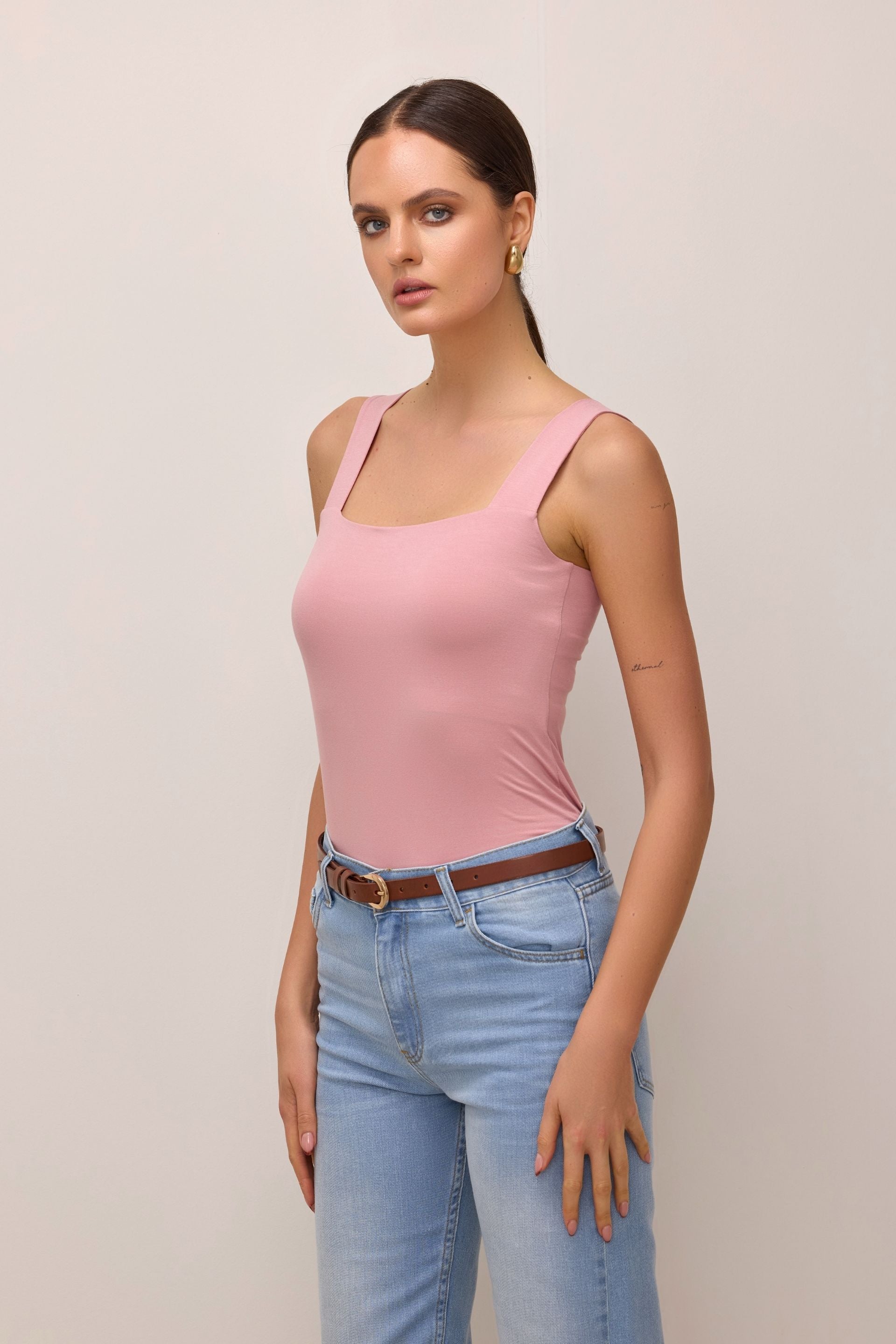 Bluzka na ramiączkach z kwadratowym dekoltem różowa