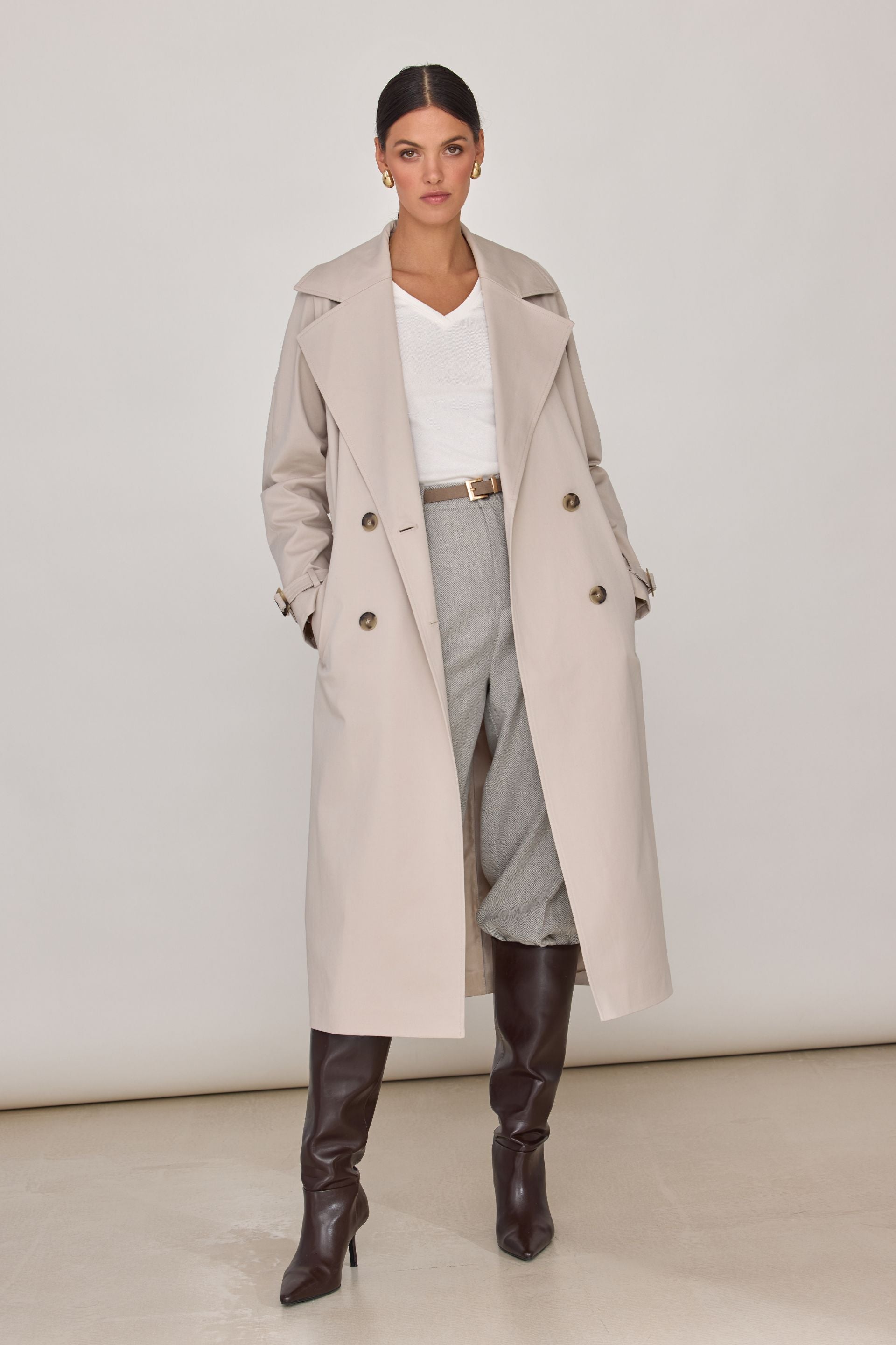 Długi dwurzędowy trencz piaskowy beż