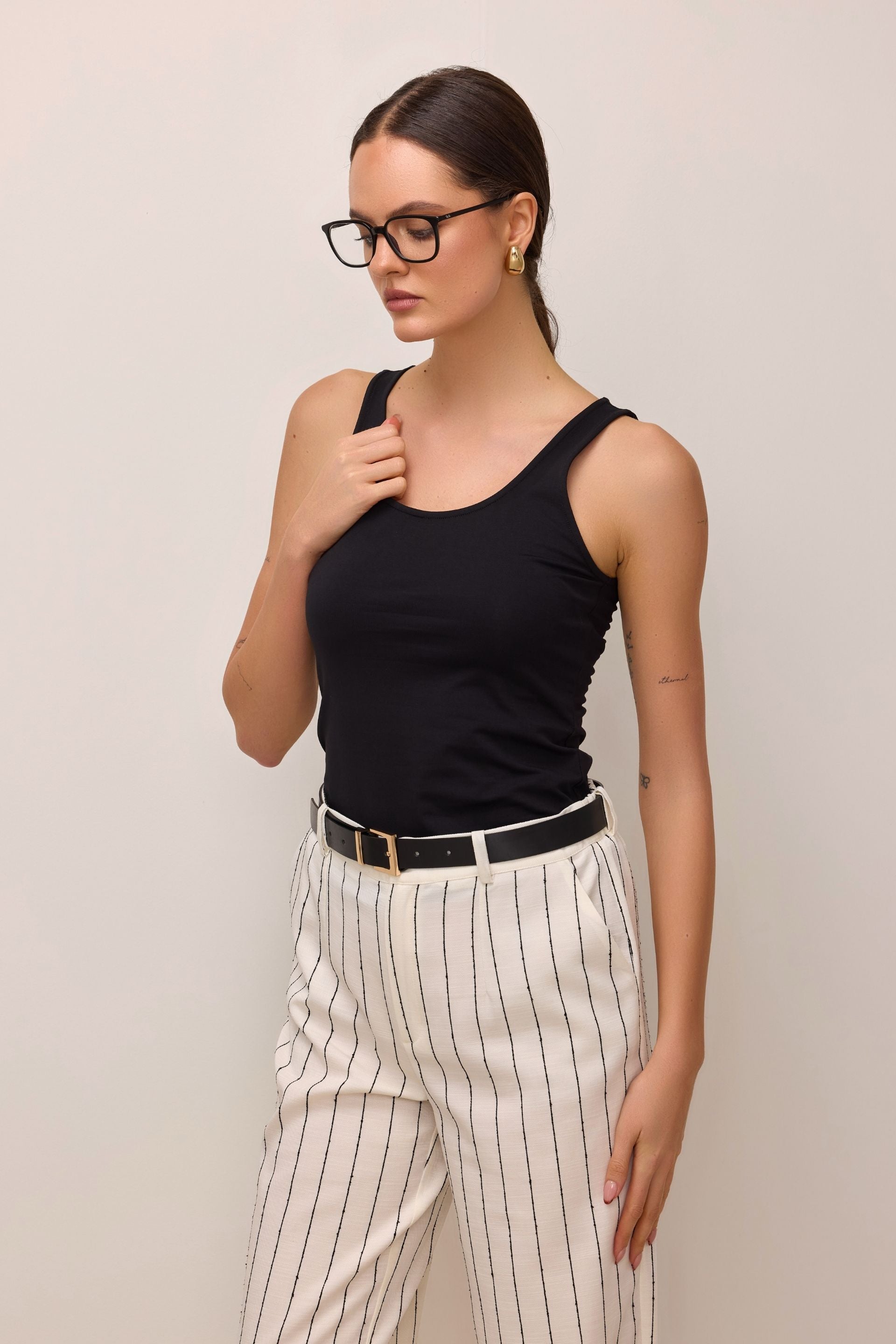 Basicowy top na ramiączkach z bawełny czarny