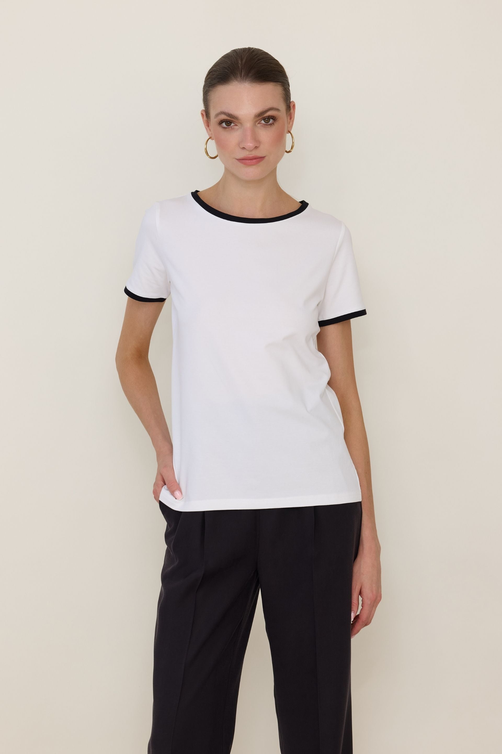 T-shirt z lamówką biały