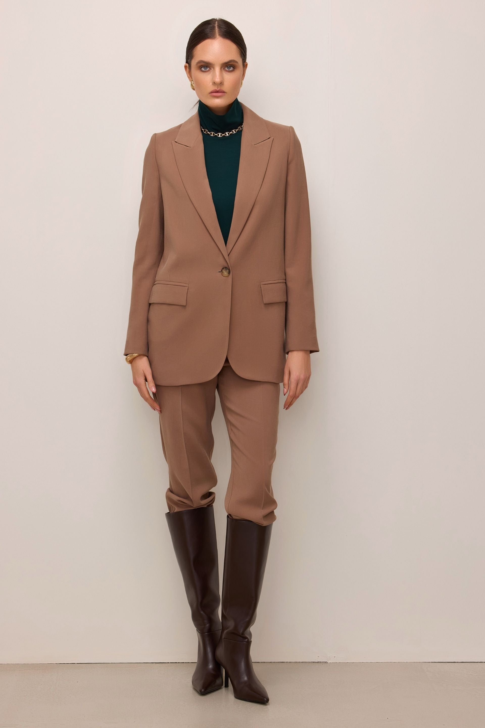 Loose, one-button brown jacket