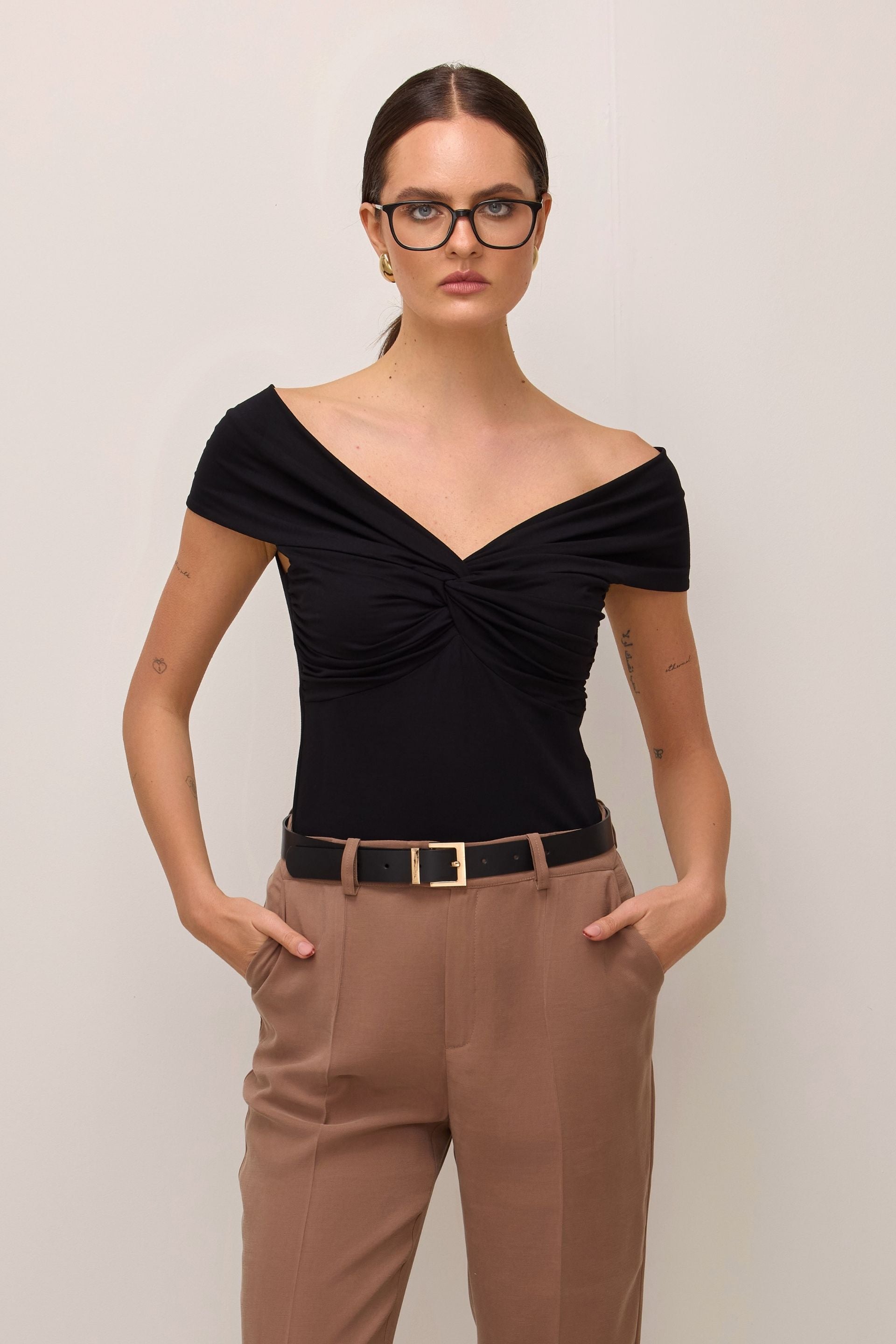 Bluzka bez ramion z zawinięciem czarna