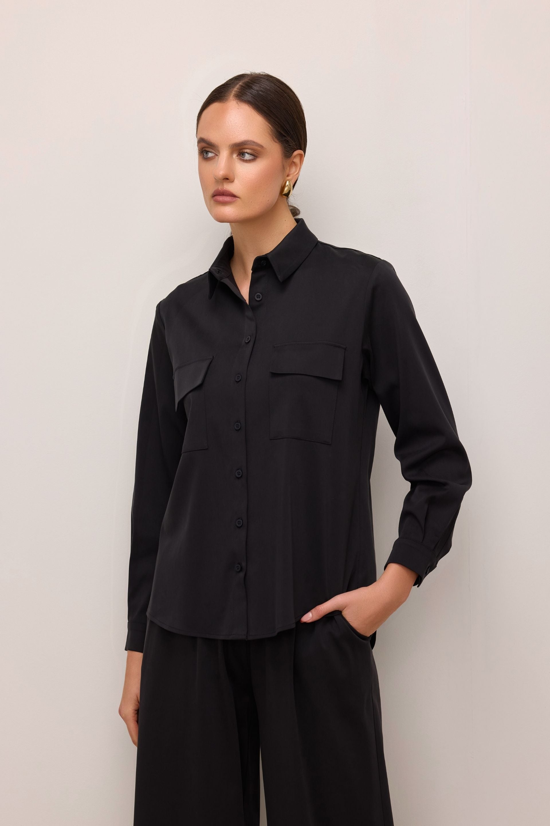 Koszula z kieszeniami czarna