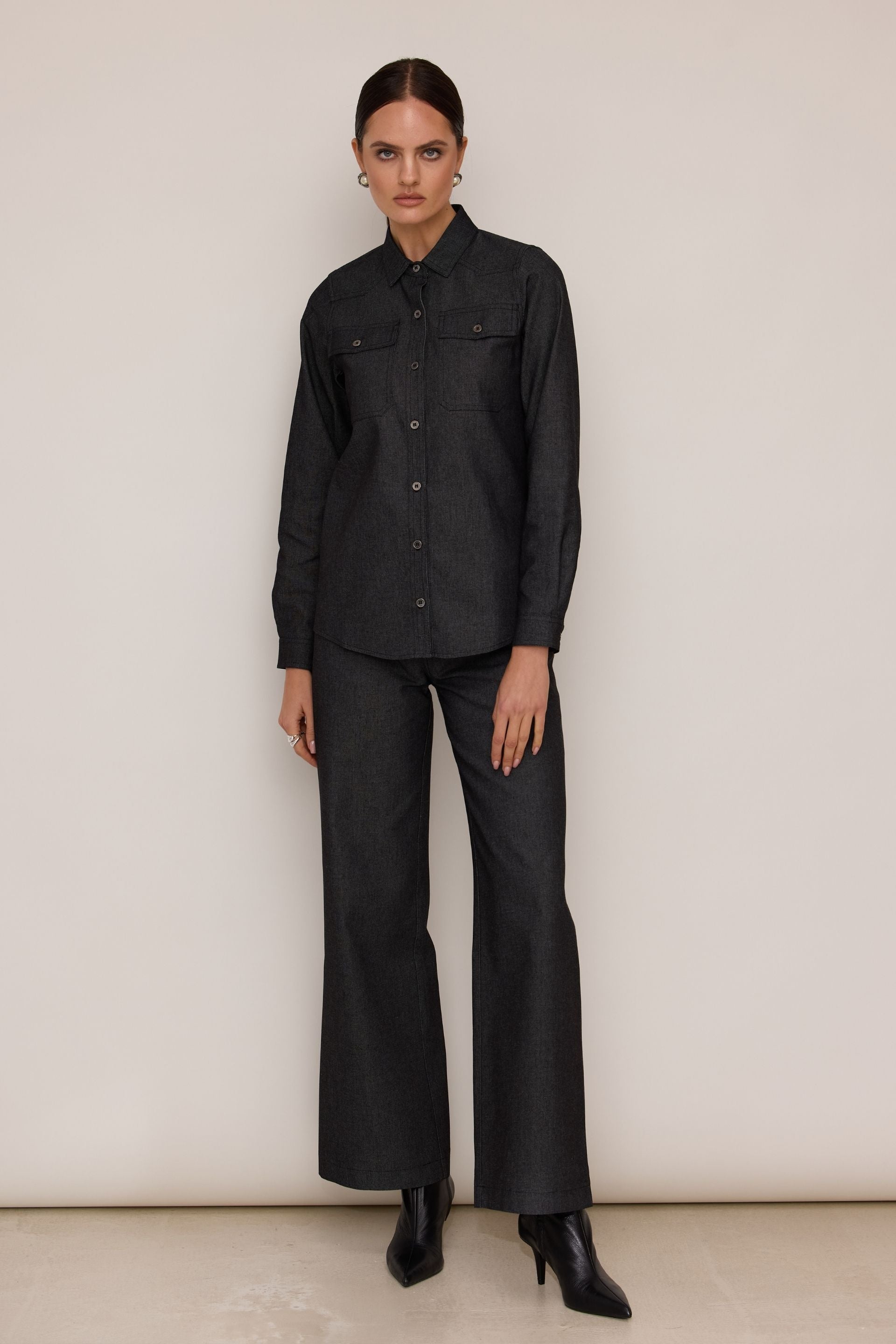 Jeansowa koszula z kieszeniami ciemny antracytowa