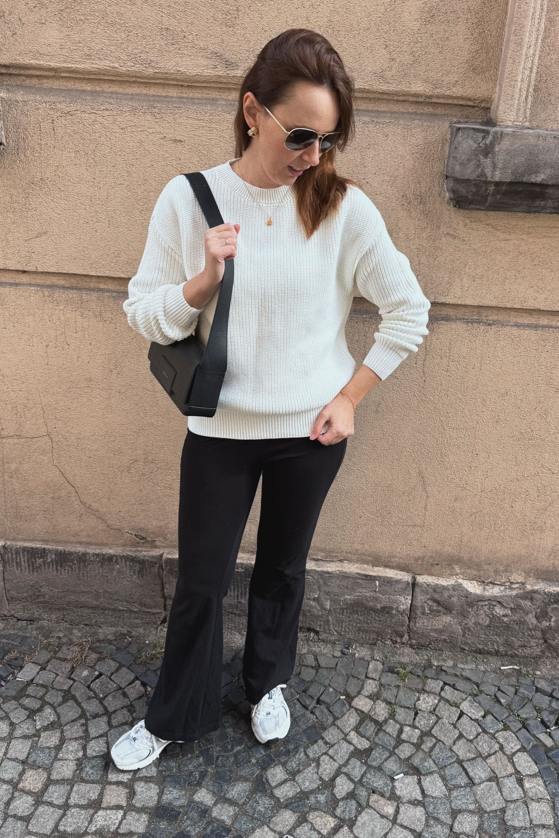 Bawełniany sweter z okrągłym dekoltem krem