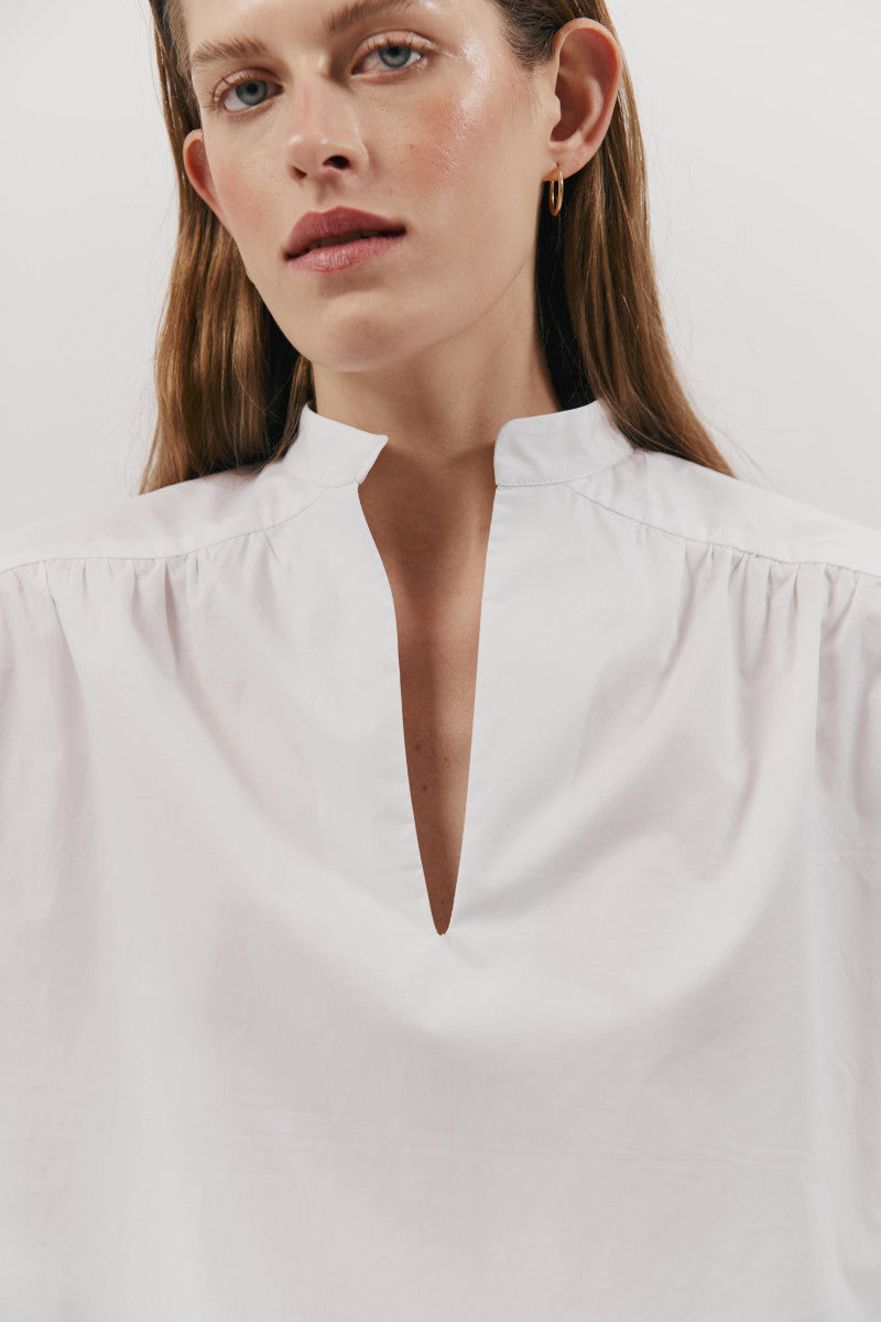 Bawełniana koszula ze stójką biała