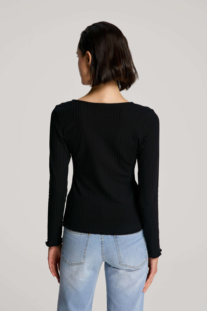 Bluzka na guziki z dekoltem v czarna