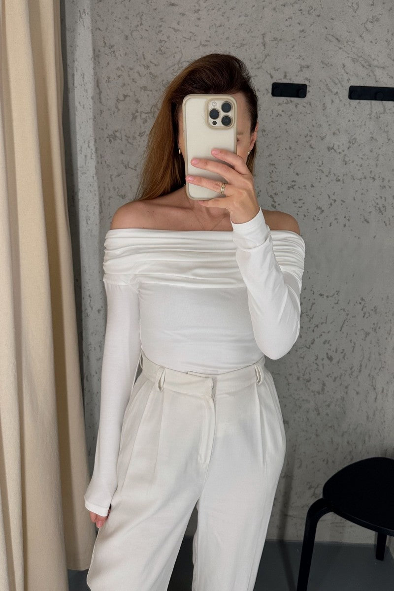 Bluzka typu hiszpanka z długim rękawem w śmietankowej bieli biała