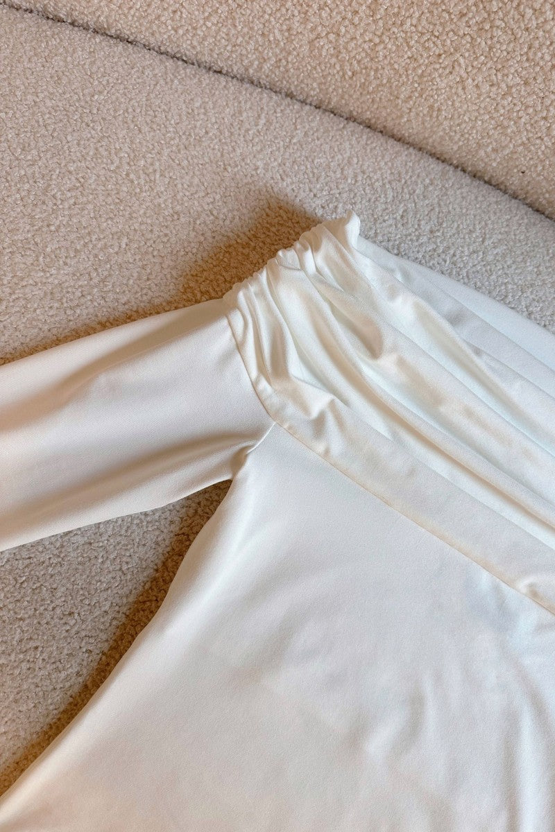 Bluzka typu hiszpanka z długim rękawem w śmietankowej bieli biała