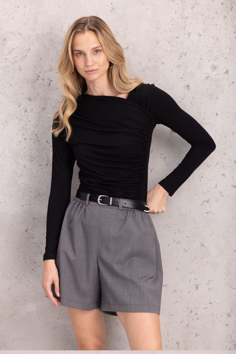 Bluzka z asymetrycznym dekoltem i drapowaniem z długim rękawem czarna