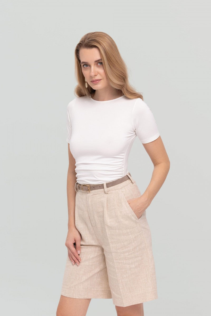 Bluzka z krótkim rękawem z drapowaniem po bokach śmietankowa biała