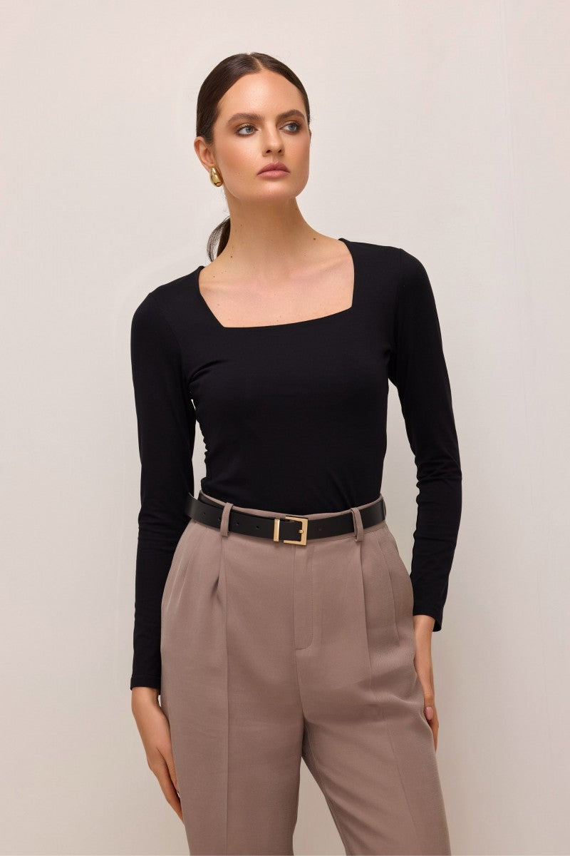 Bluzka z kwadratowym dekoltem czarna