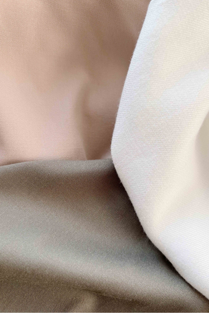 Cream viscose blouse with elastic on the sleeve