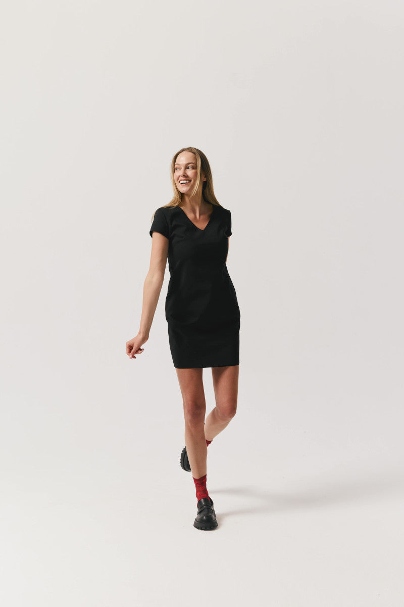 Elegancka sukienka mini czarna