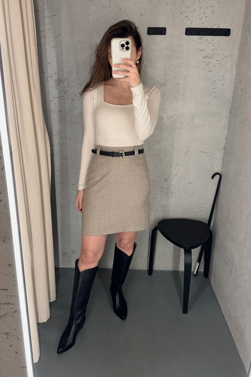 Klasyczna spódnica z wełny merino w jodełkę beżowa