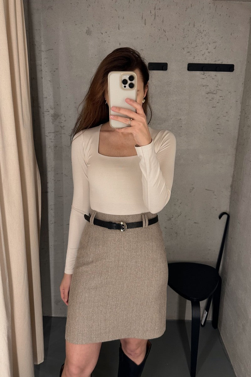 Klasyczna spódnica z wełny merino w jodełkę beżowa