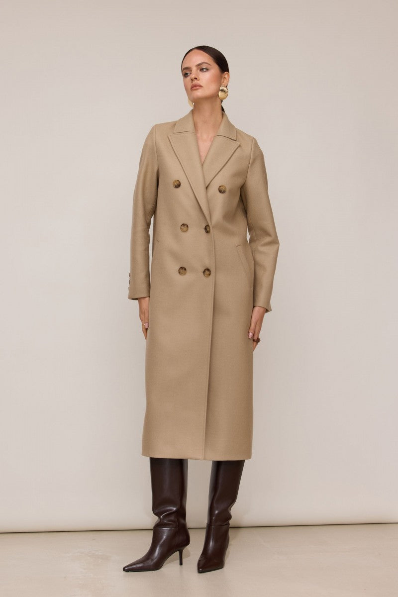 Klasyczny dwurzędowy płaszcz z wełny merino beżowy
