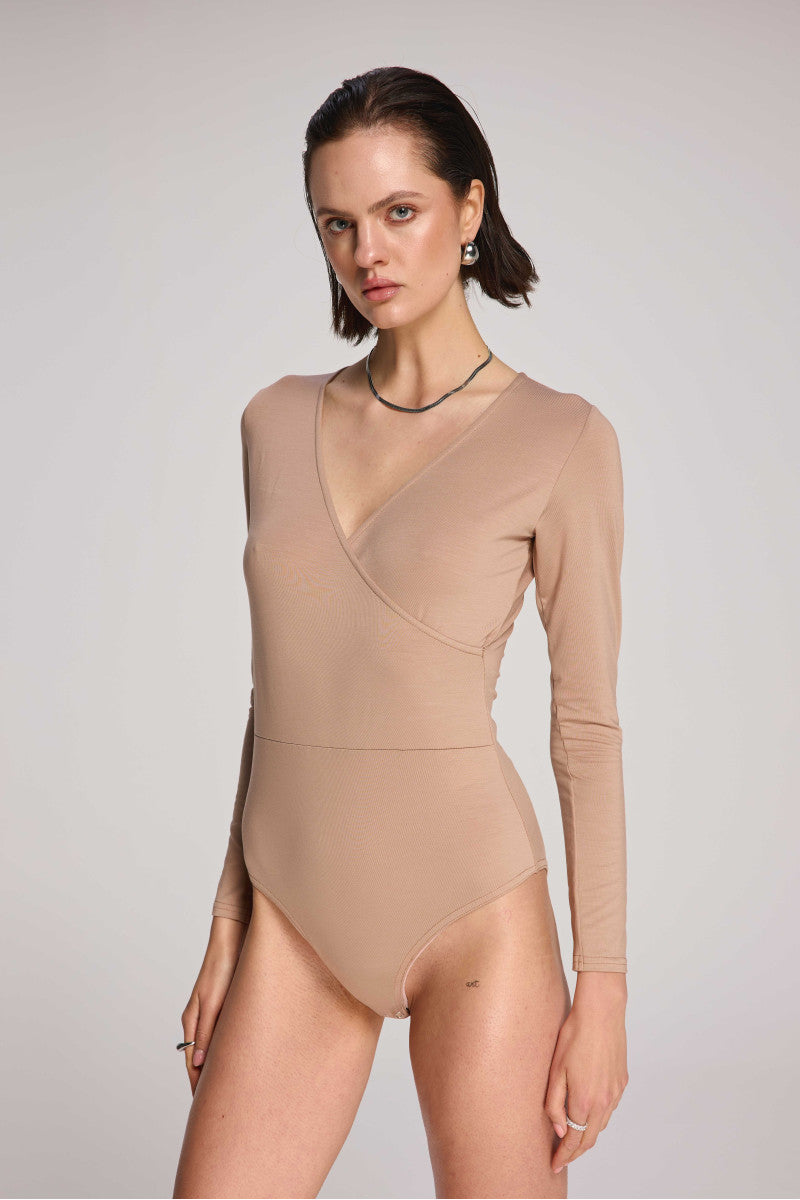 Kopertowe body cieliste