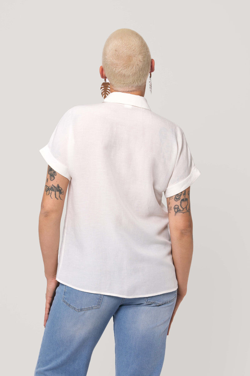 White rayon and linen short-sleeved shirt