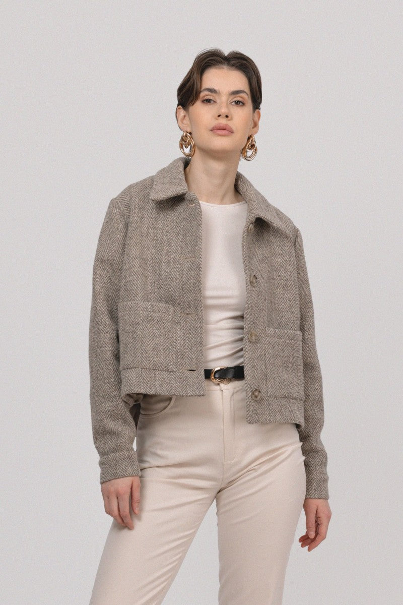 Krótka pudełkowa kurtka z wełny w jodełkę taupe