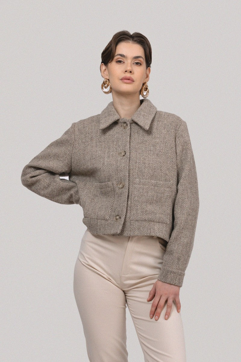 Krótka pudełkowa kurtka z wełny w jodełkę taupe