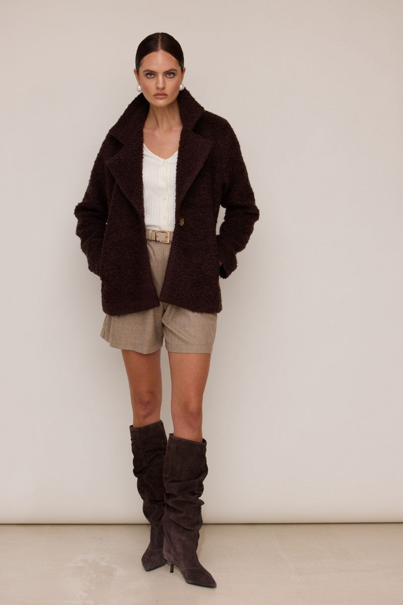 Kurtka o strukturze baranka brązowa