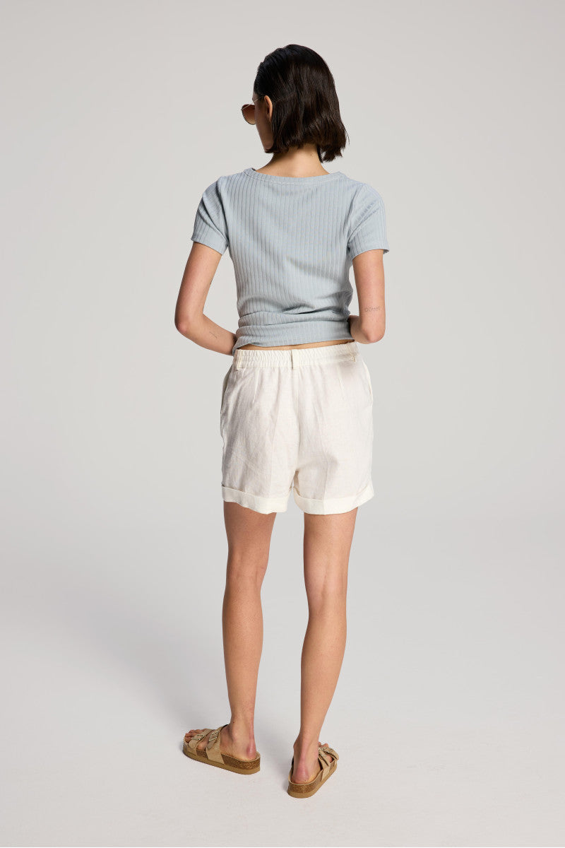 White linen shorts with cuffs