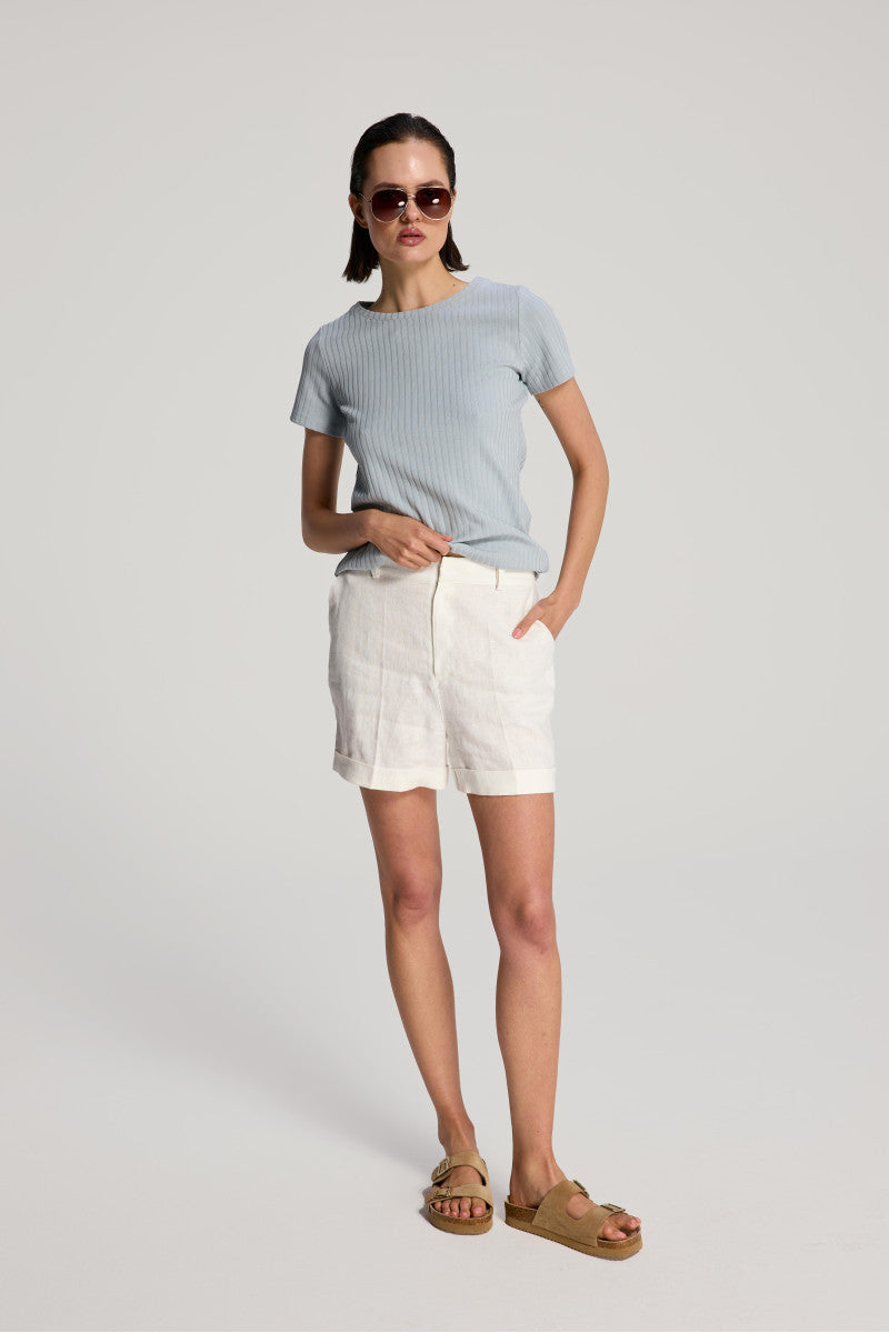 Lniane spodenki z mankietem białe