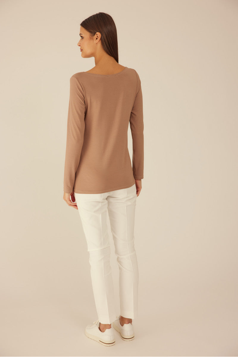 Longsleeve with a boat neckline cappuccino
