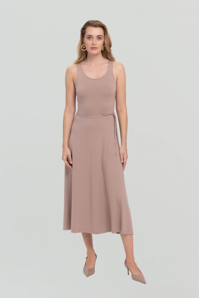 Luźna sukienka maxi z dodatkowym paskiem mokka