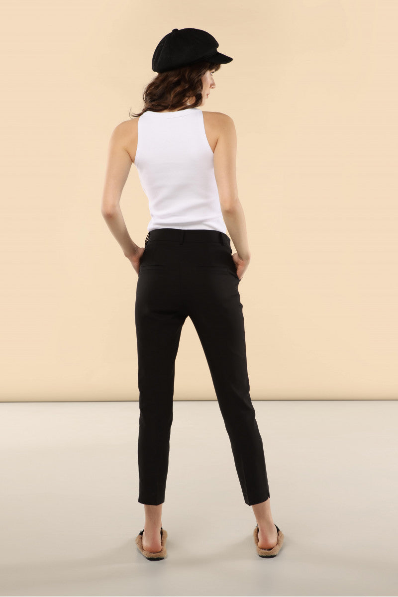 Prążkowany top z dekoltem halter śmietankowa