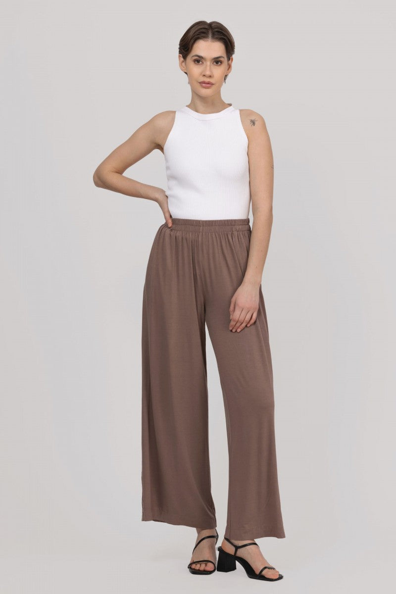 Prążkowany top z dekoltem halter śmietankowa