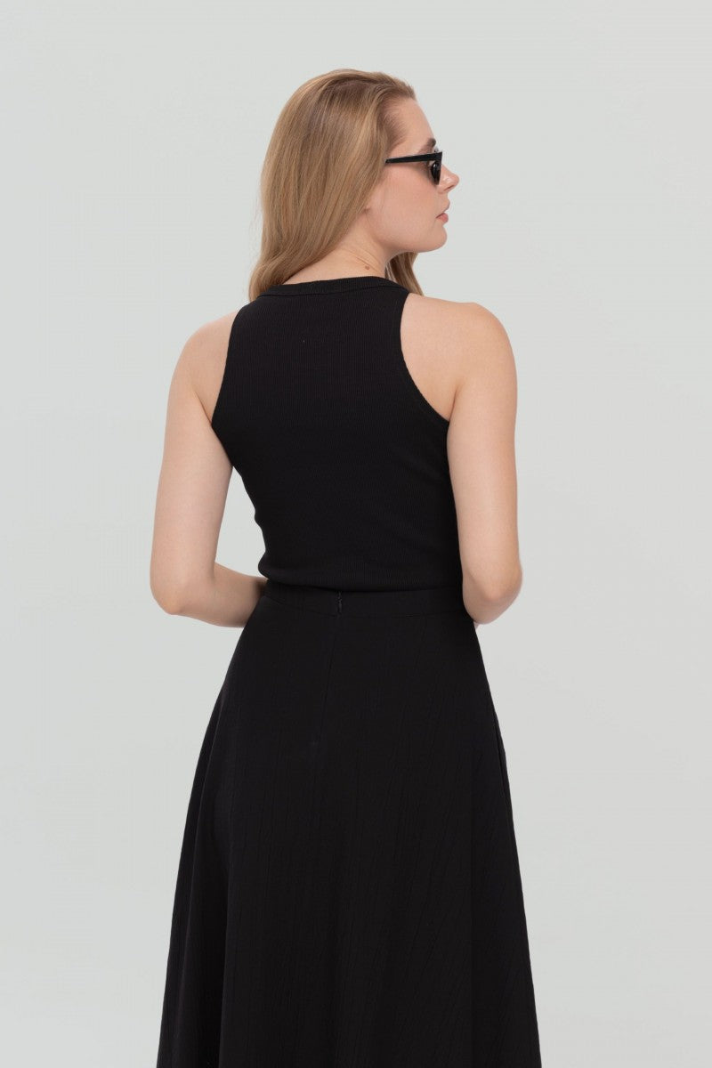 Prążkowany top z dekoltem halter czarny